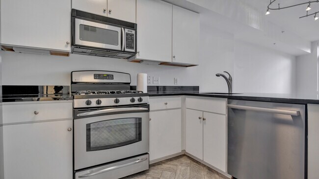 Building Photo - 1117 10th St NW