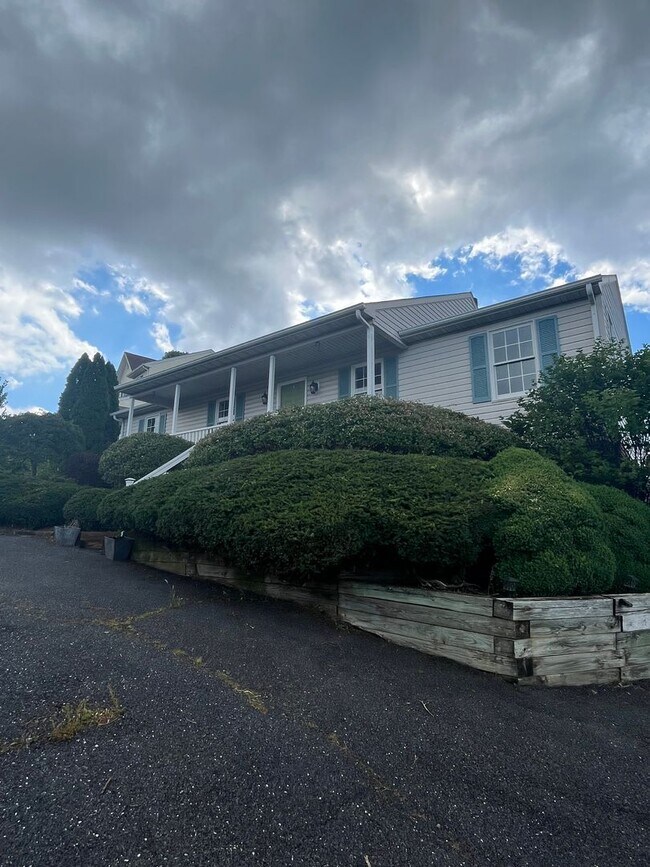 Foto del edificio - Beautiful 3 Bedroom house in Fishersville ...