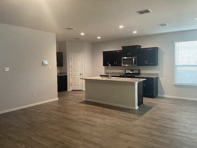 Foto del edificio - 9025 Eagles Landing Dr