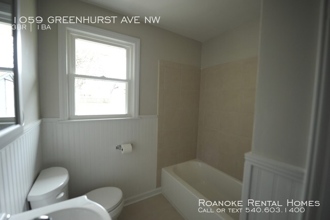 Building Photo - 1059 Greenhurst Ave NW
