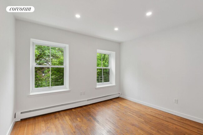Foto del edificio - 637 Warren St