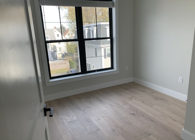 Foto del edificio - 155 Everett St