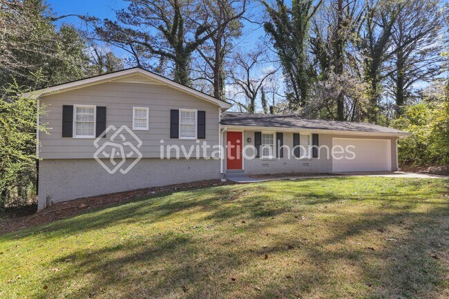 Building Photo - 1750 Highland Ct