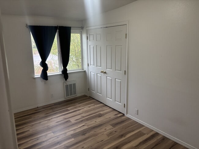 Foto del edificio - 1166 SE Hamilton Rd