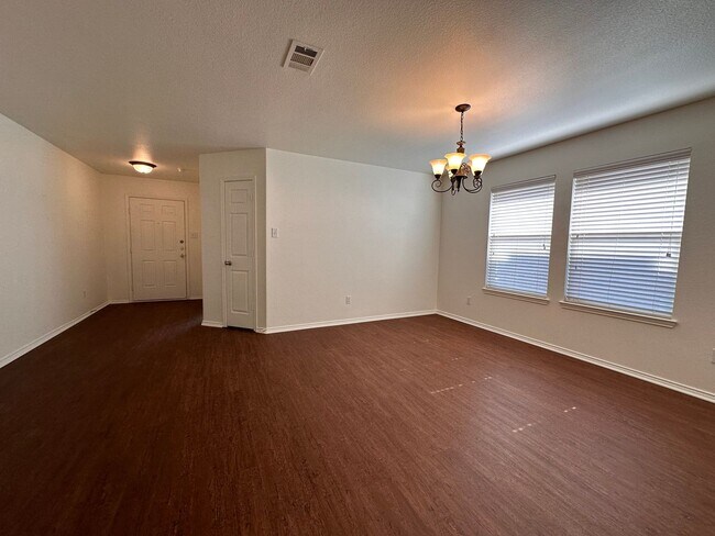 Foto del edificio - Fantastic 4 Bedroom, 2 Full Bath House Located in Northwest ISD!