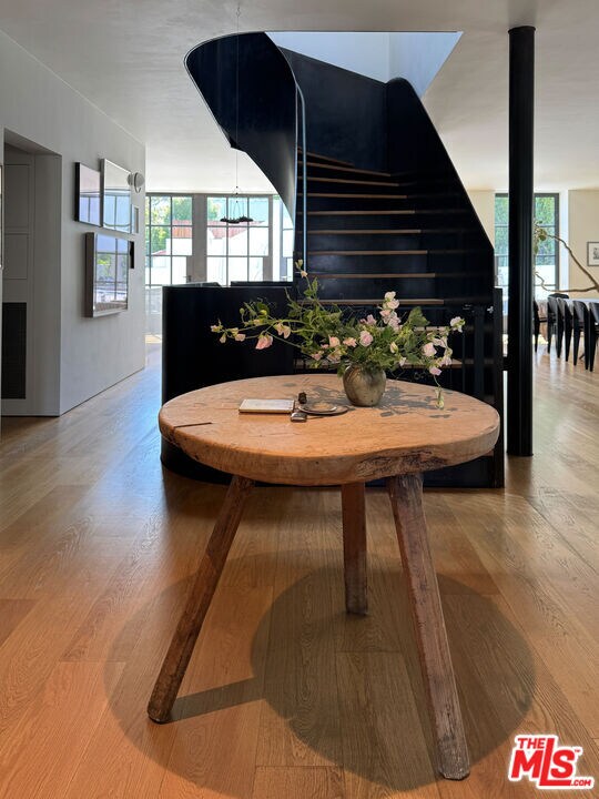 Foto del edificio - 546 N McCadden Pl