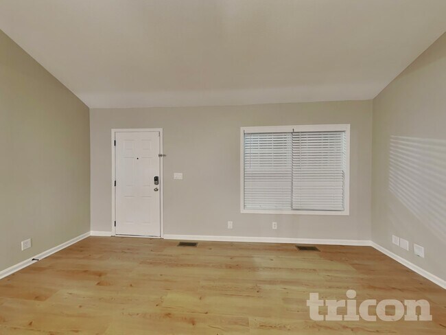 Foto del edificio - 252 Senator Dr