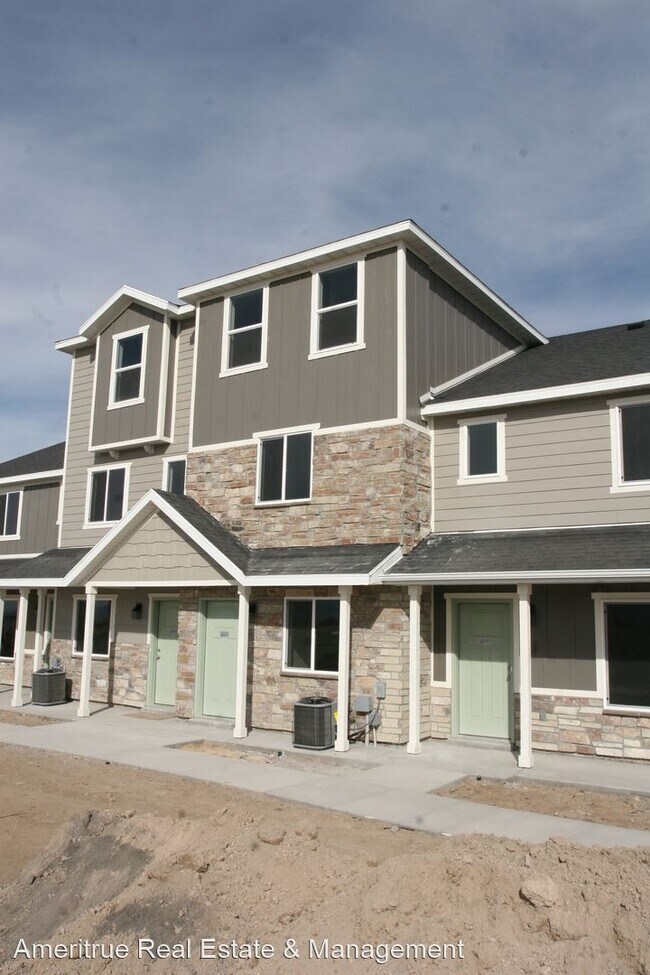 Foto del edificio - 3 br, 2 bath House - 217 N 680 E