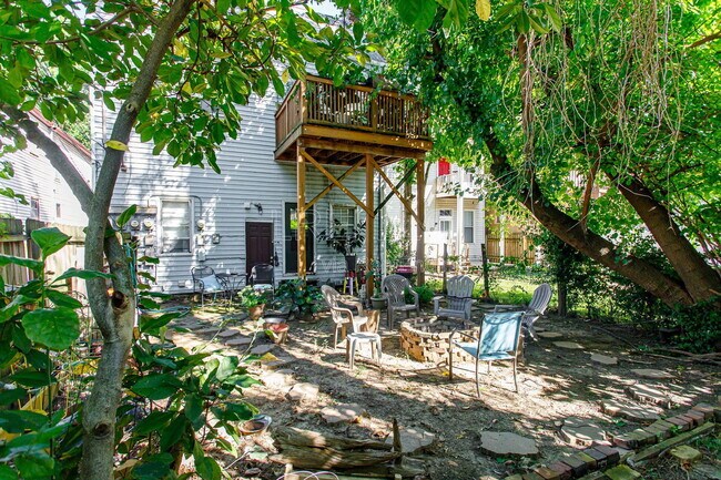 Foto del edificio - 710 Rubel Ave