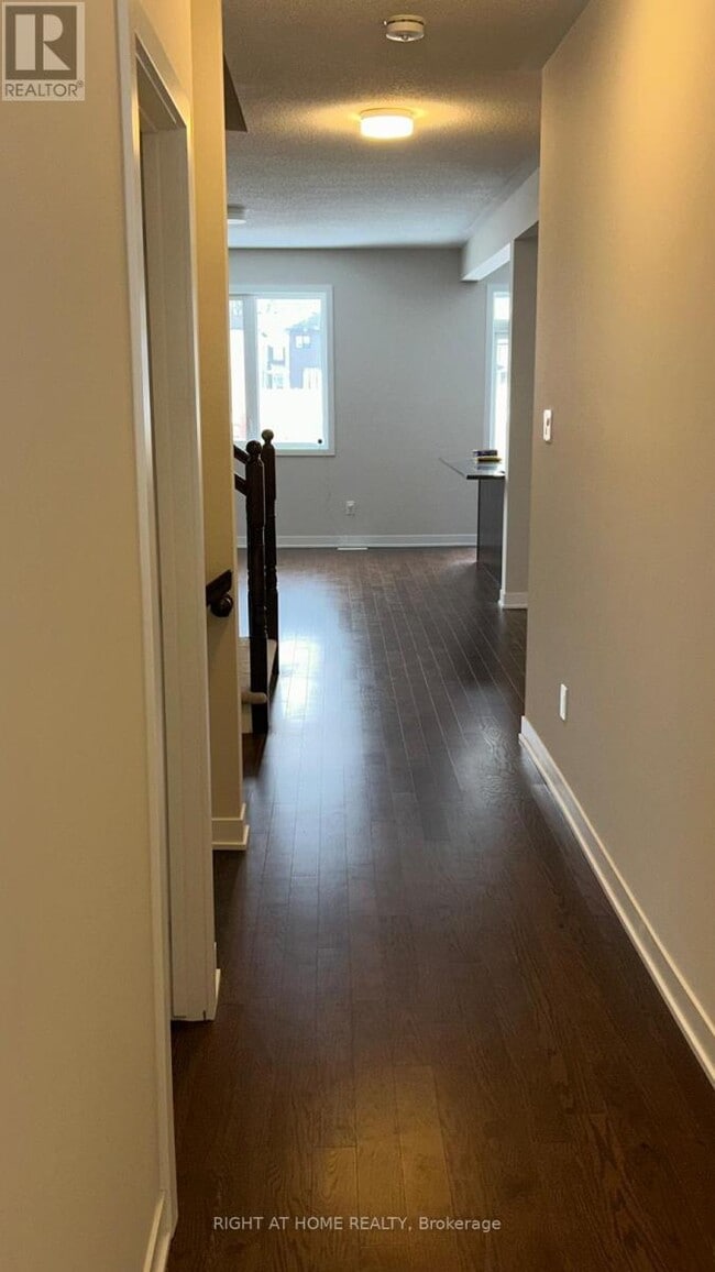 Building Photo - 527 Galanthus Walk