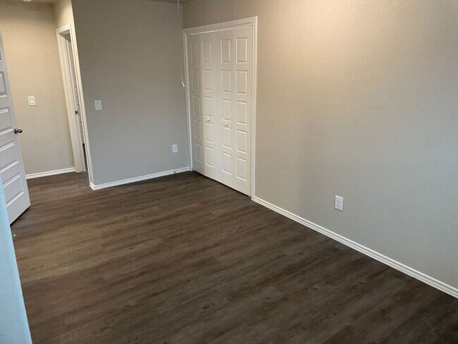 Foto del edificio - $500 OFF First Month MOVE IN SPECIAL NEW T...