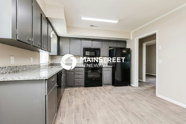 Building Photo - 4 Bedroom Pet-Friendly Home in OLD HICKORY...