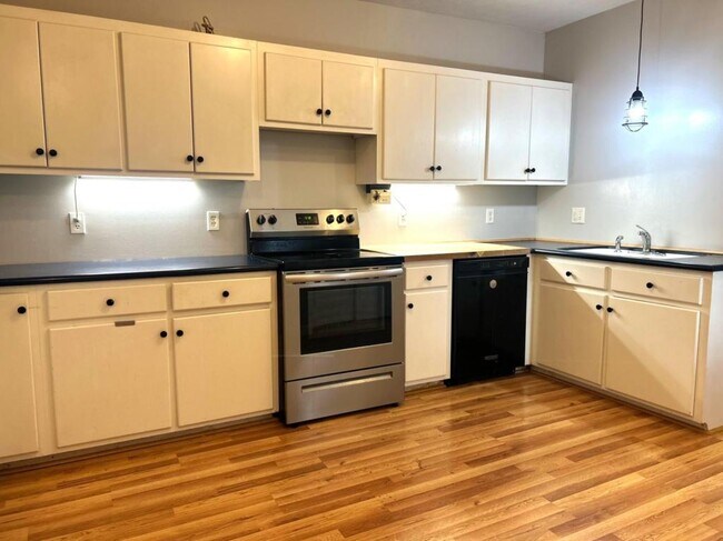 Building Photo - 74 Summer St. Unit 101