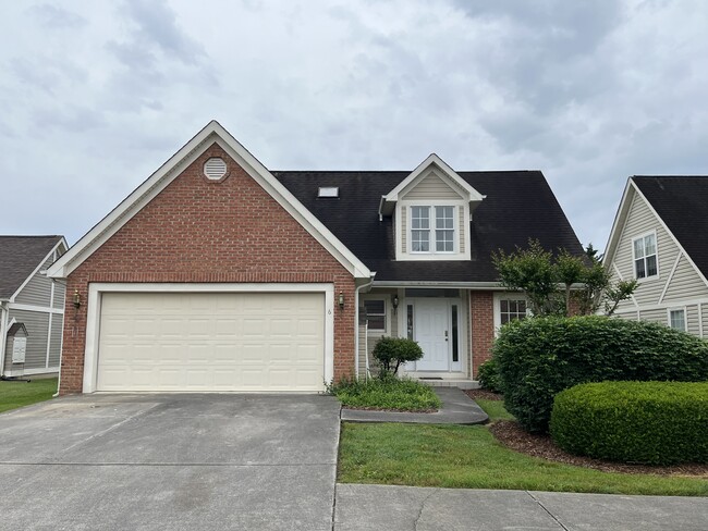 Building Photo - 6 Willow Tree Ct