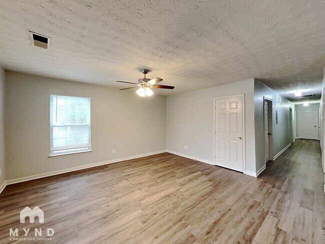 Building Photo - 5388 Daniel St