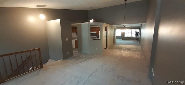 Building Photo - 61210 Greenwood Dr