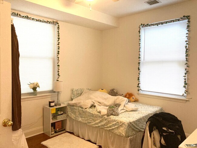 Dormitorio 3 - 1613 N Sydenham St