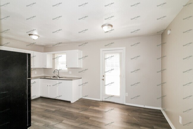 Foto del edificio - 613 Ramblin Oaks Dr