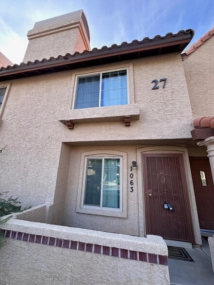Building Photo - 4901 E Kelton Ln