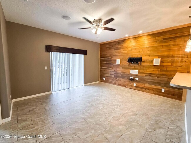 Building Photo - 1015 Venetian Dr