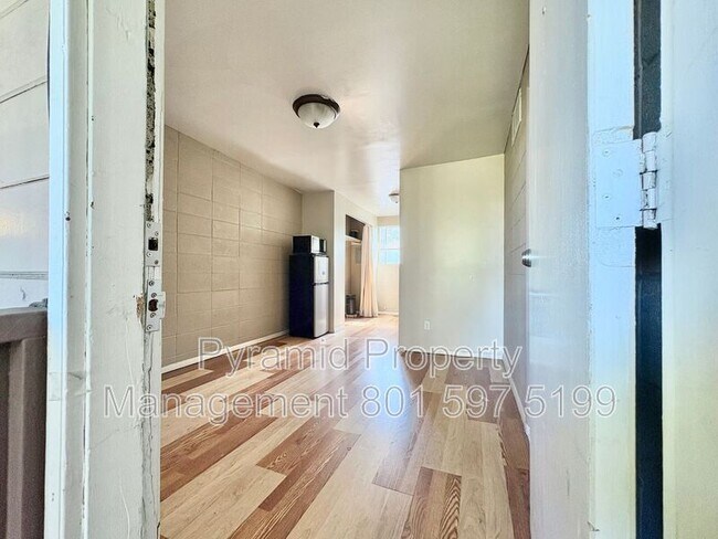 Building Photo - 805 S Cheyenne St