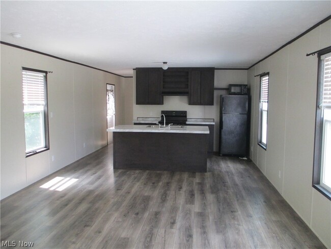 Foto del edificio - 4446 College Hill Rd