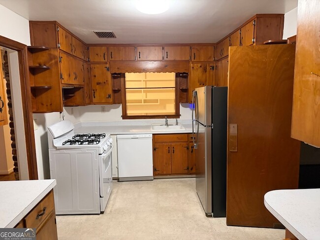 Building Photo - 2022 Woodbine Terrace NE