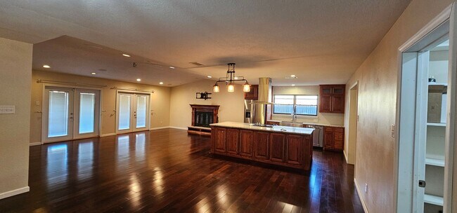 Foto del edificio - Beautiful 4 Bed/2 Bath Family Home