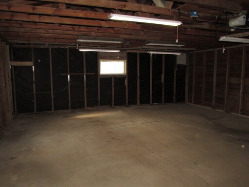 Building Photo - 1027 E Tallent St
