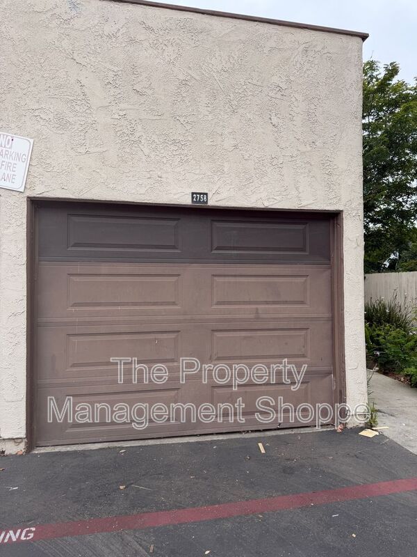 Building Photo - 2758 Bolker Dr