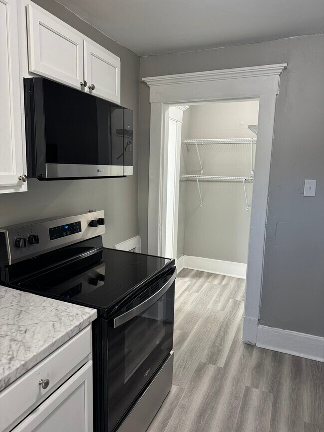 Foto del edificio - 1020 Sharpe Ave