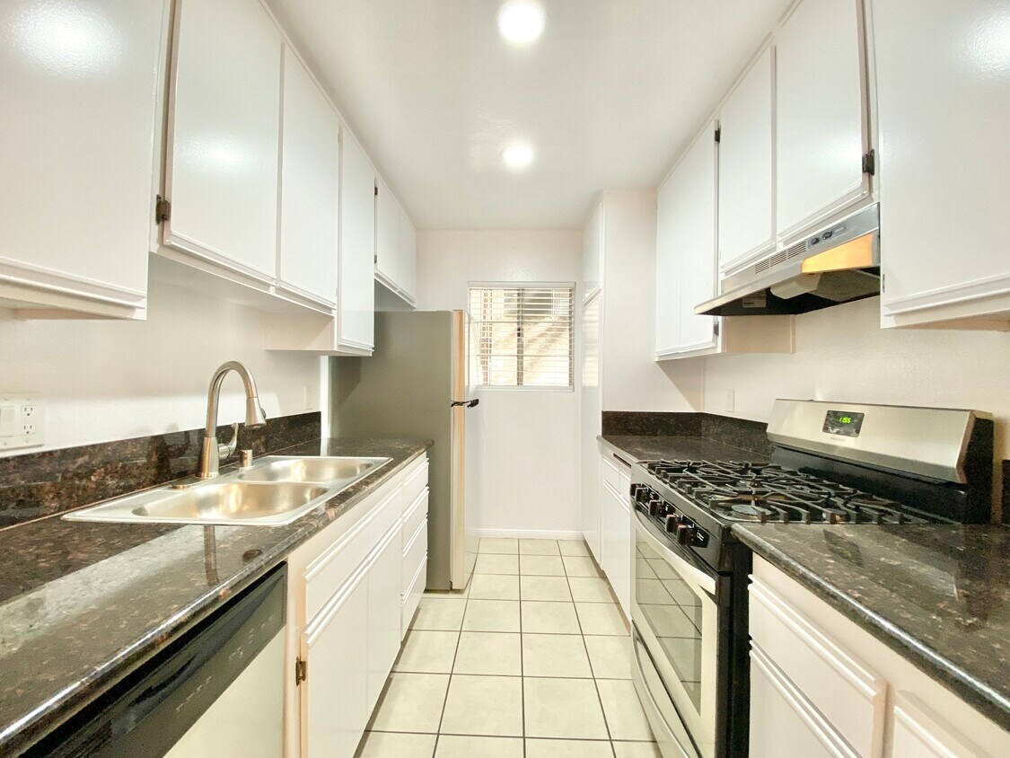 Primary Photo - 8722 Burton Way