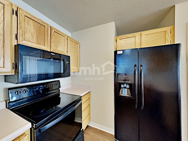 Building Photo - 1365 E 150 S