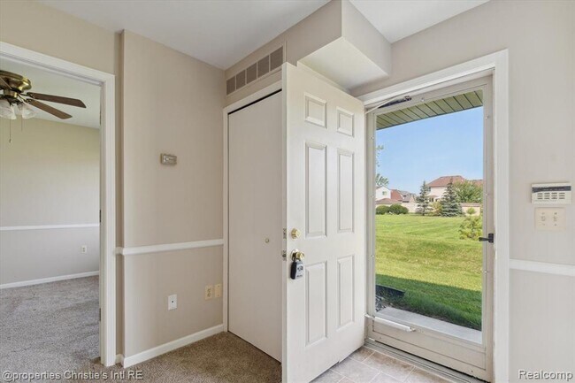 Building Photo - 16064 Holz Dr