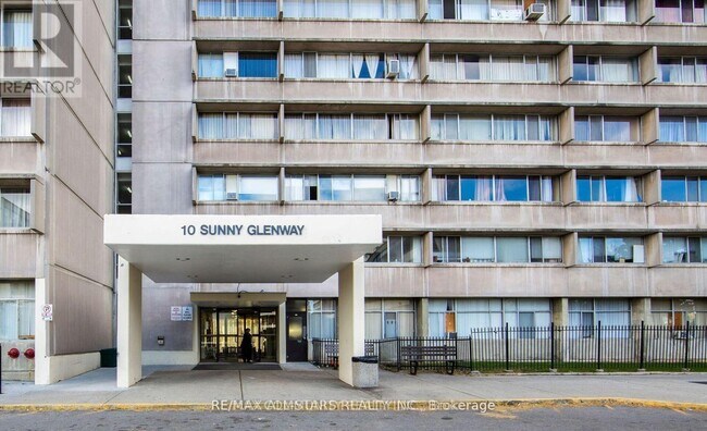 Photo du bâtiment - 10 Sunny Glenway
