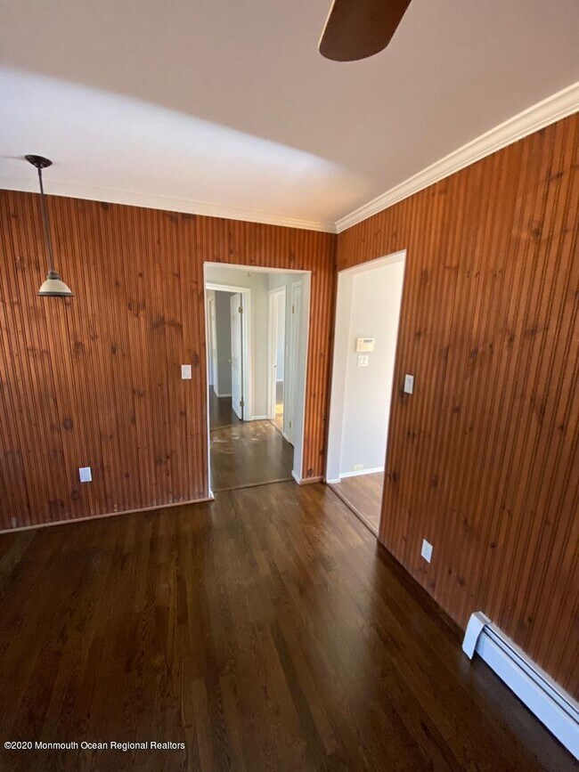 Building Photo - 472 Freehold Rd