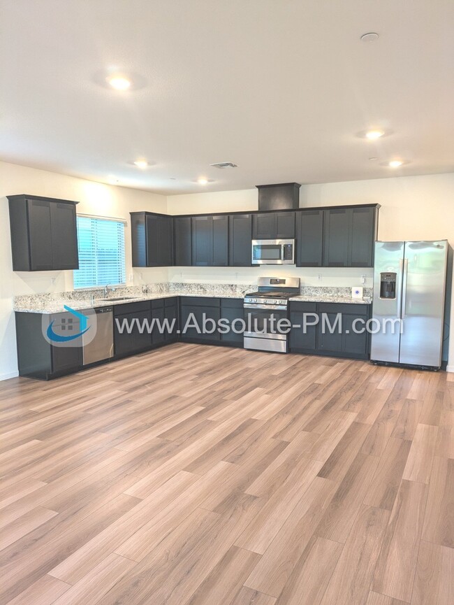 Building Photo - Amazing 4 Bedroom 2 Bath Solar Built in 20...