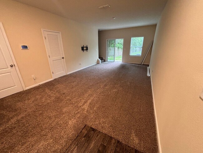 Building Photo - Beautiful 2 Bed, 2.5 Bath Townhome with Water View