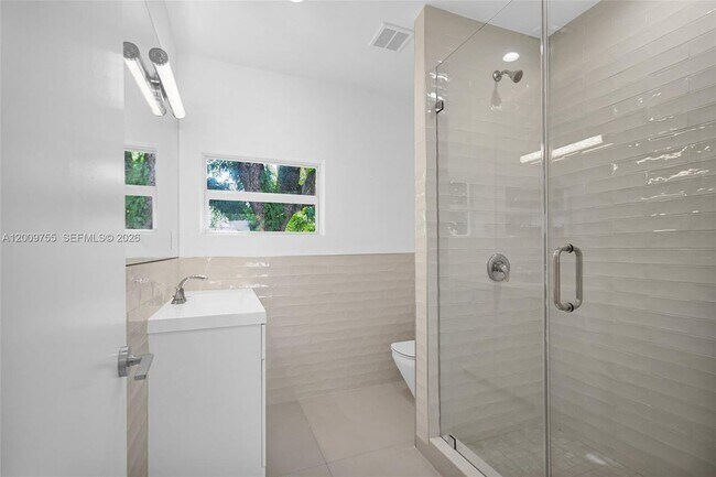 Foto del edificio - 742 NE 81st St
