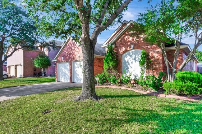 Building Photo - 4517 Mustang Dr