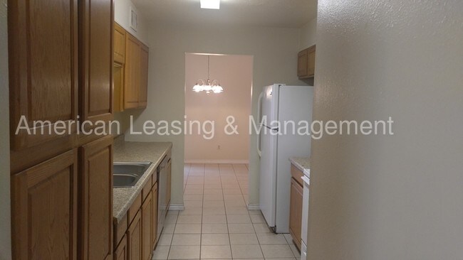Foto del edificio - West End Townhome with Garage