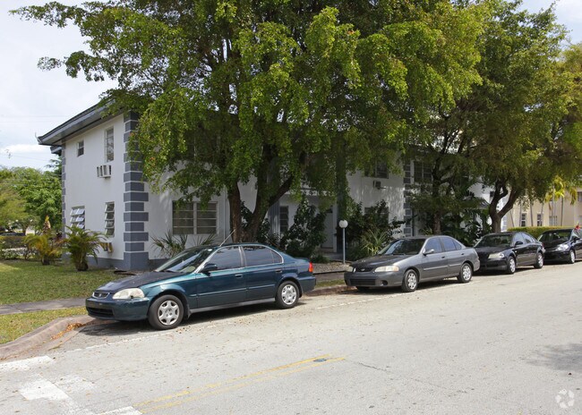 Building Photo - 251 Madeira Ave