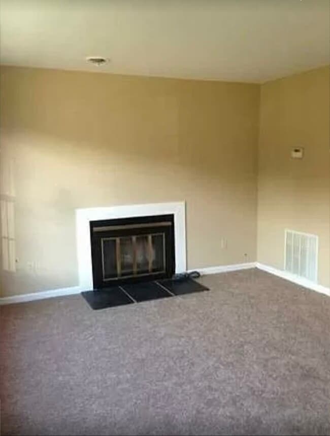 Foto del edificio - 2125 Commonwealth Dr