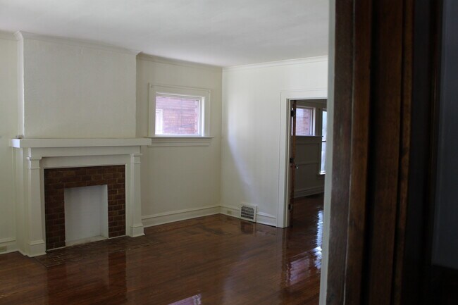 Foto del edificio - 923 W 10th St
