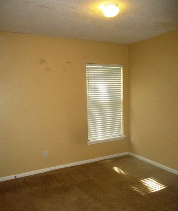 Building Photo - 8466 Drayton Park Dr