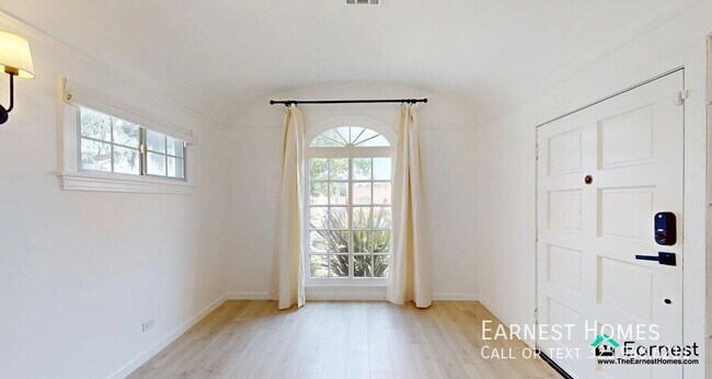Foto del edificio - 2032 W 80th St