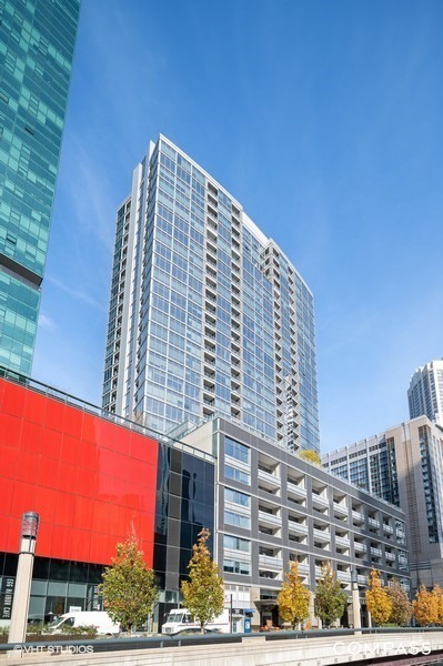 Foto del edificio - 240 E Illinois St