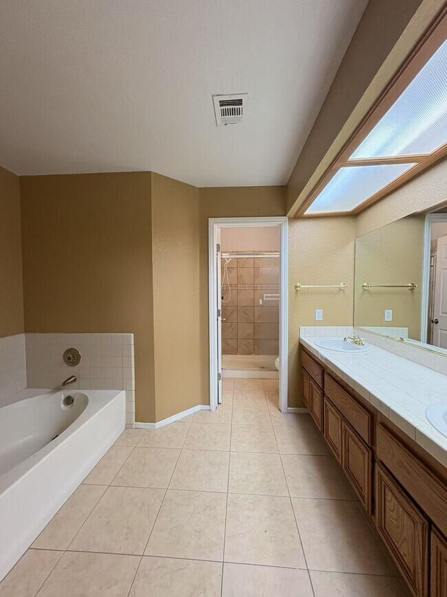 Foto del edificio - 9828 Dardanelle Ct