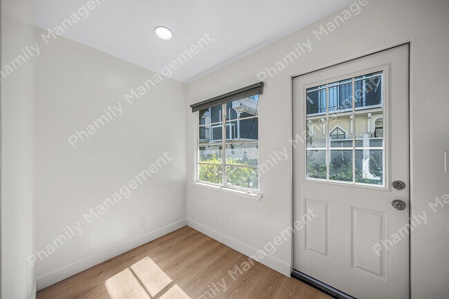 Foto del edificio - 426 S Los Robles Ave