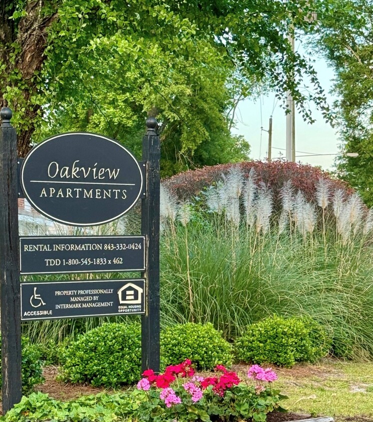 Bienvenido a casa en Oakview Apartments - Oakview Townhomes